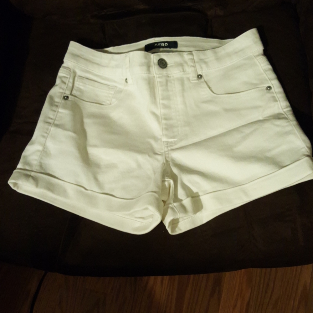 Aero Shorts-White-Size 8